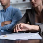 Abielulahutus silmapiiril: nimetati 2 nähtamatut märki, et abielu on lagunemas